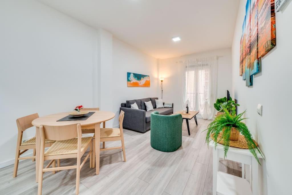 Chic In Heart Of Town Appartement *